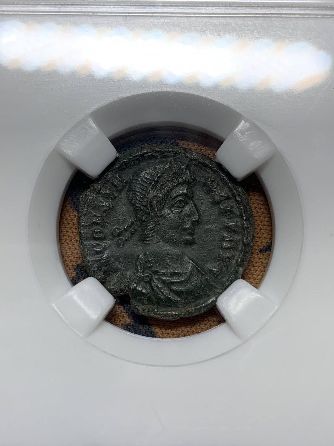 《竞宝斋》钱币微拍-第25场-本周日，周一2场连拍（全场顺丰包邮） 丝绸之路之铜币  3枚一组 （古罗马铜币2枚+贵霜王朝铜币一枚），币包真，盒子标签仅做查看参数使用