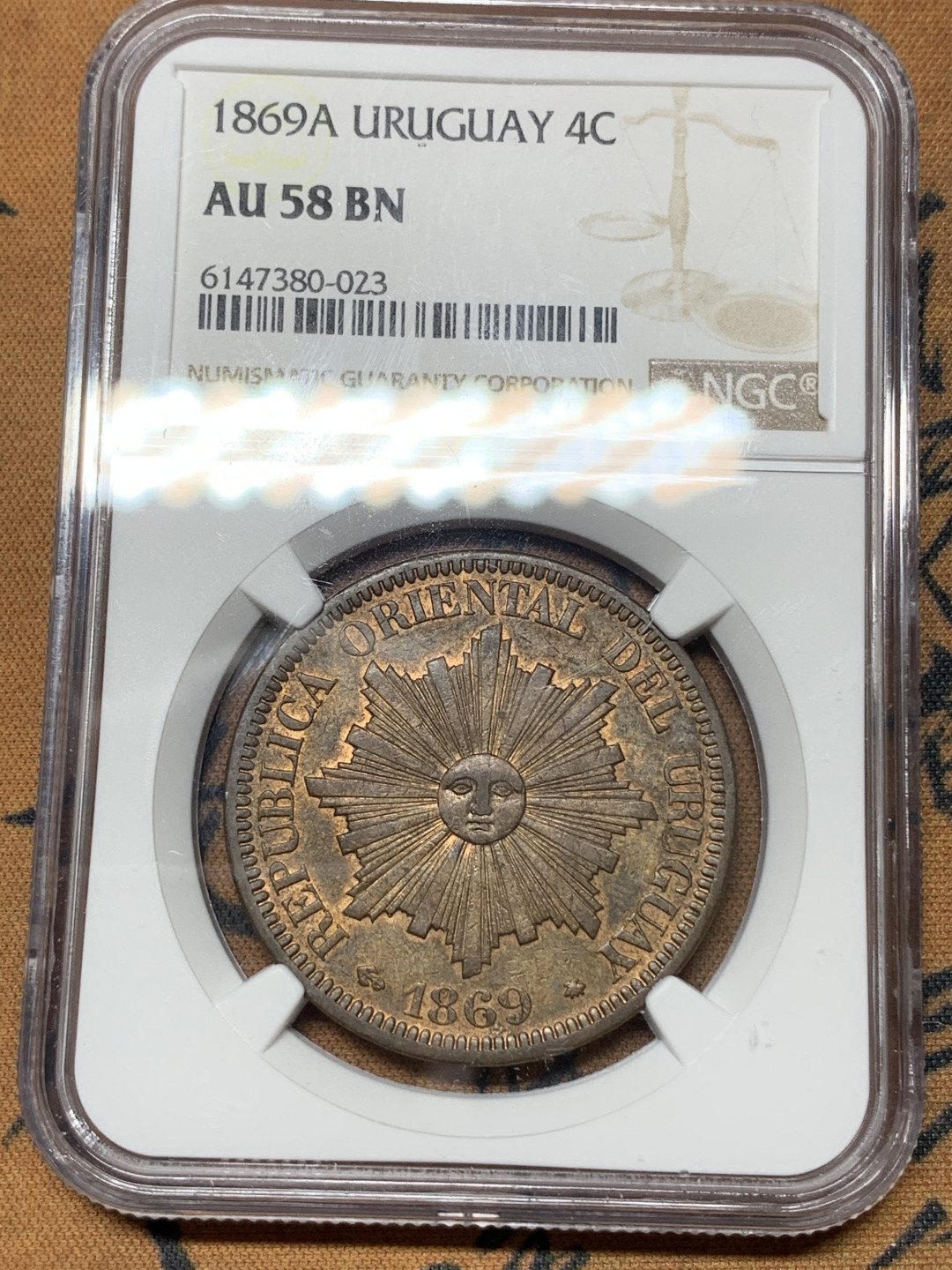 《竞宝斋》钱币微拍-第25场-本周日，周一2场连拍（全场顺丰包邮） NGC-AU58BN  1869年乌拉圭4分大铜币