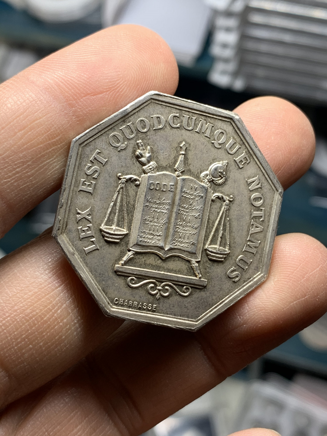 《竞宝斋》钱币微拍-第25场-本周日，周一2场连拍（全场顺丰包邮） 法国八角代用银币  【重量】19.45g。对边直径36mm，丰饶角边铭。