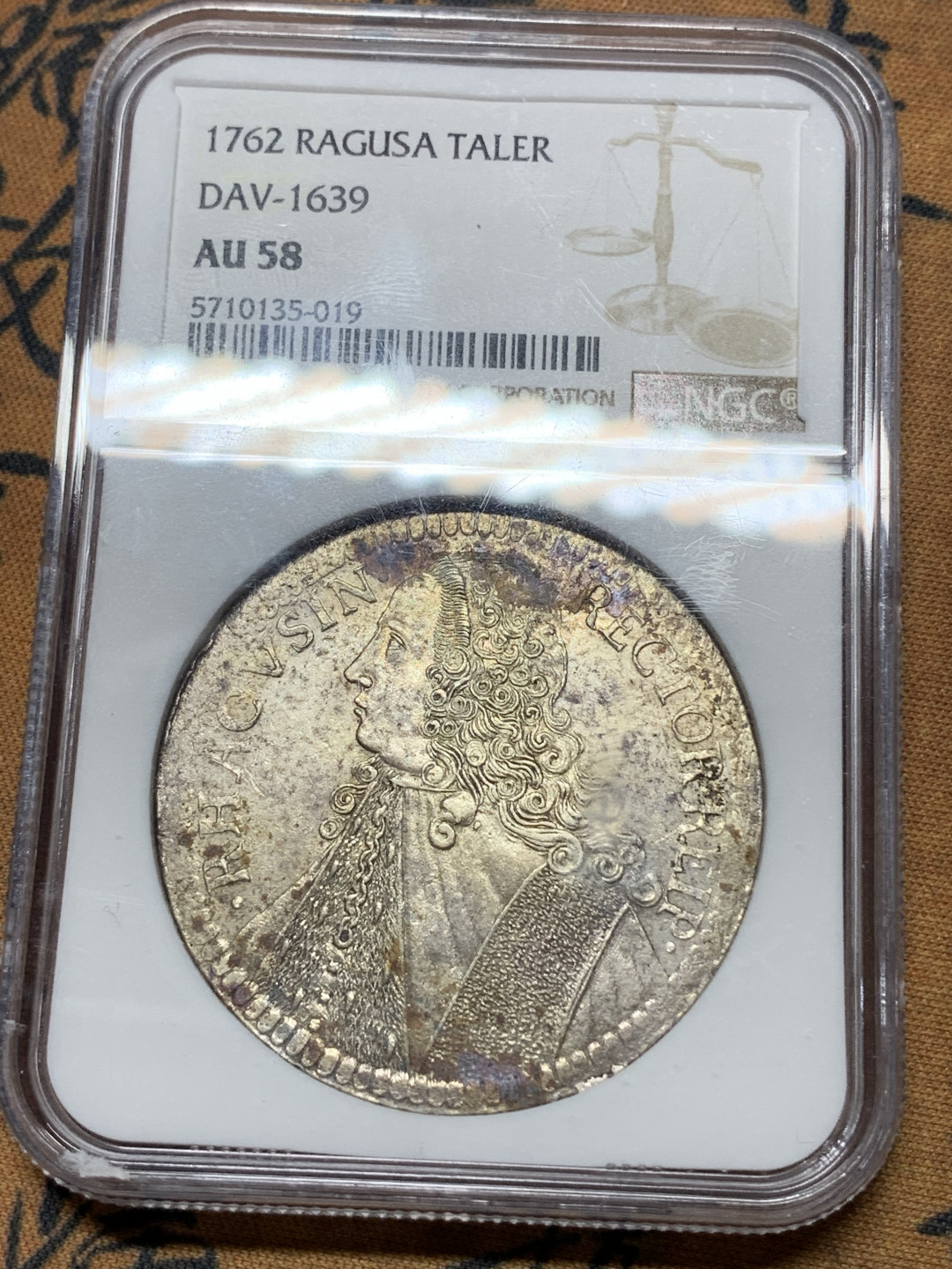 《竞宝斋》钱币微拍-第25场-本周日，周一2场连拍（全场顺丰包邮） NGC-AU58 拉古萨 1762年 1泰勒 银币 所见最佳打制状态 减重痕完美避开中央