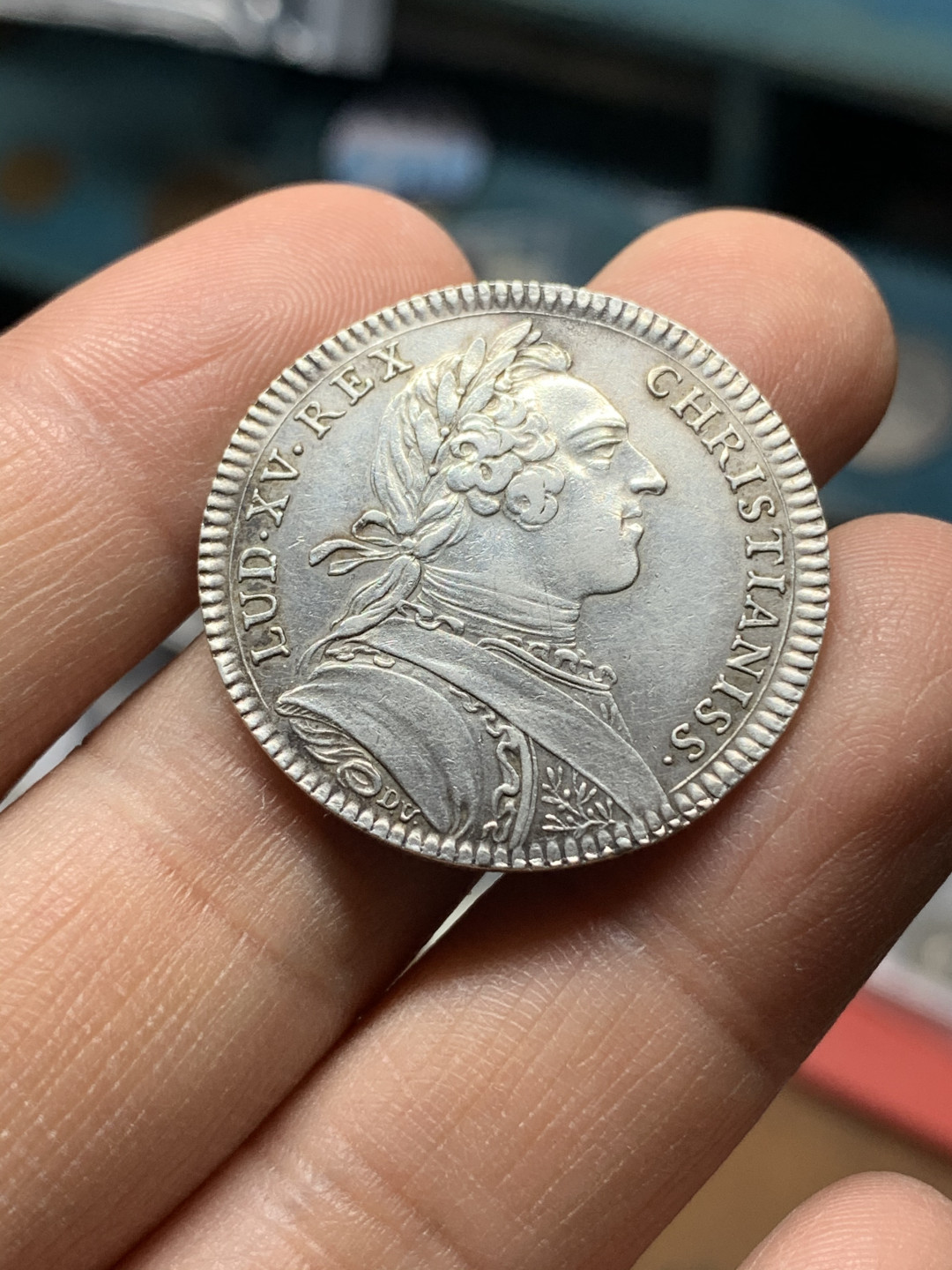 《竞宝斋》钱币微拍-第25场-本周日，周一2场连拍（全场顺丰包邮） 1731年法国银制代币，路德维西十五世。直径：30mm  重量：7.88g