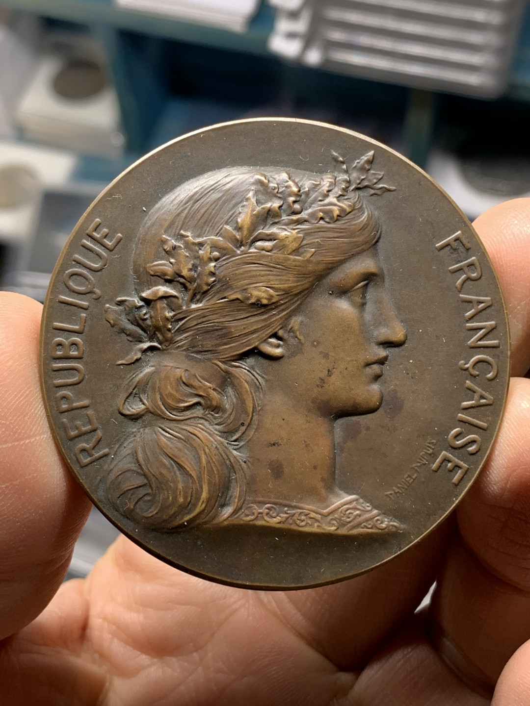 《竞宝斋》钱币微拍-第25场-本周日，周一2场连拍（全场顺丰包邮） 法国铜章玛丽安娜花环 直径：58mm  重量：99g  边铭：丰饶角+铜标 罗蒂作品