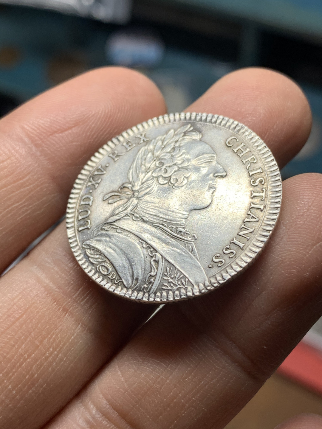 《竞宝斋》钱币微拍-第25场-本周日，周一2场连拍（全场顺丰包邮） 1731年法国银制代币，路德维西十五世。直径：30mm  重量：7.88g