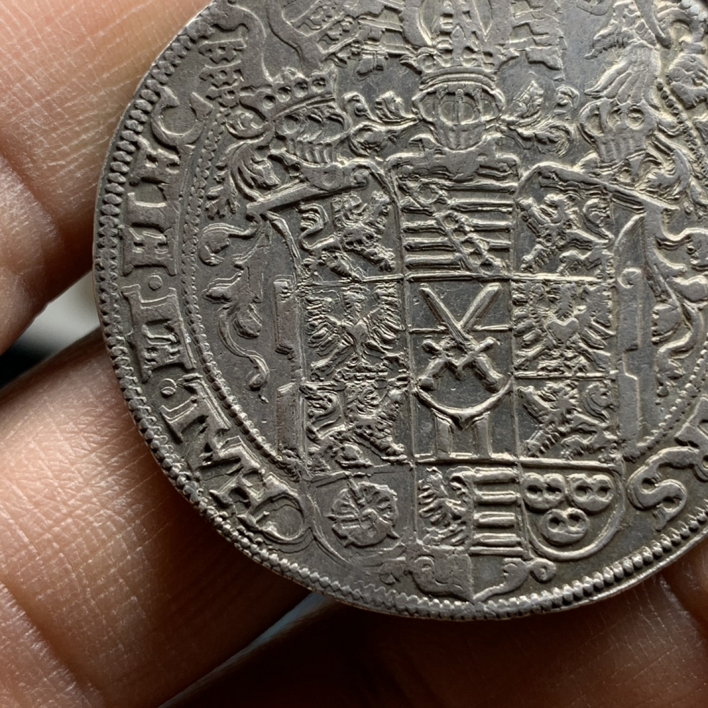 《竞宝斋》钱币微拍-第25场-本周日，周一2场连拍（全场顺丰包邮） 稀少德国 16世纪萨克森 1573年 阿尔伯特 泰勒 大银币 老包浆 人物细节清晰 深打明显 估计AU55的品