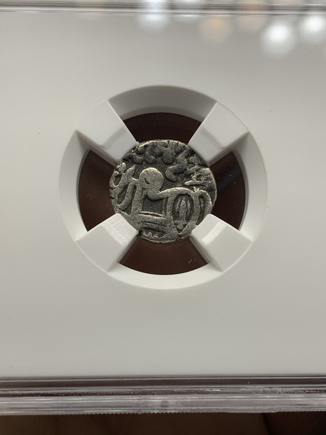 《竞宝斋》钱币微拍-第25场-本周日，周一2场连拍（全场顺丰包邮） 丝绸之路之银币 萨希王朝 银币3枚一组 币直径不大，厚度不小，币包真，盒子标签仅做查看参数使用