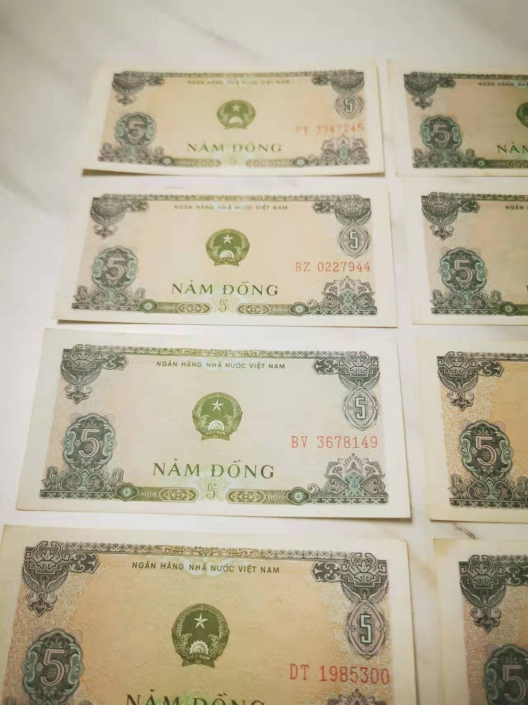 【鲸贝乐淘★叁拍包邮★新年快乐】千字文·第“释纷利俗，竝皆佳妙”号拍卖 【越南🇻🇳】1976年5盾9张，有一角黄斑，未流通全新全品如图，Aunc