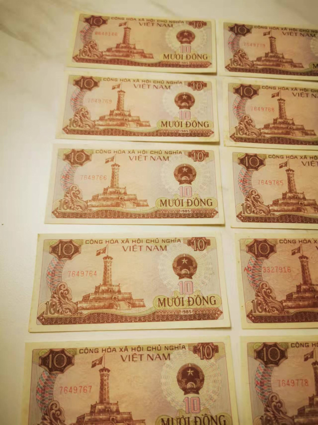 【鲸贝乐淘★叁拍包邮★新年快乐】千字文·第“释纷利俗，竝皆佳妙”号拍卖 【越南🇻🇳】1985年10盾10张，有黄斑无折，Aunc