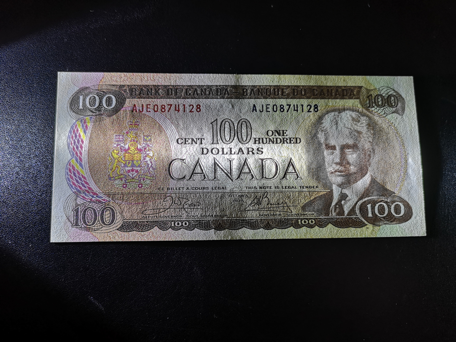 👍2022新年第一拍《外钞收藏家》第一百五十九期拍卖（本期59件） 1975年加拿大100元 全新 无折 一个小点的潮癍