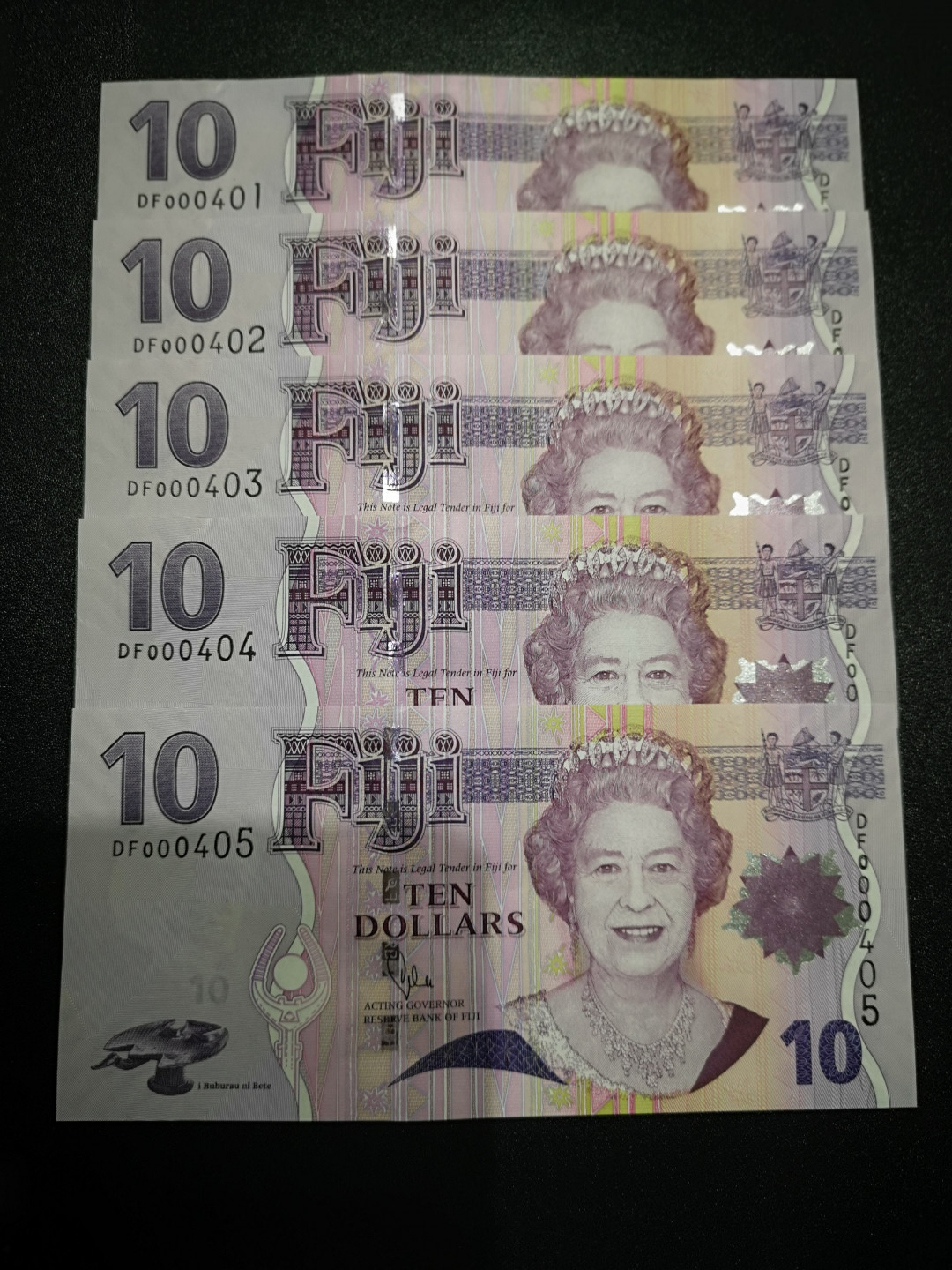 👍2022新年第一拍《外钞收藏家》第一百五十九期拍卖（本期59件） 斐济女王10刀 百位号5连号 全新UNC