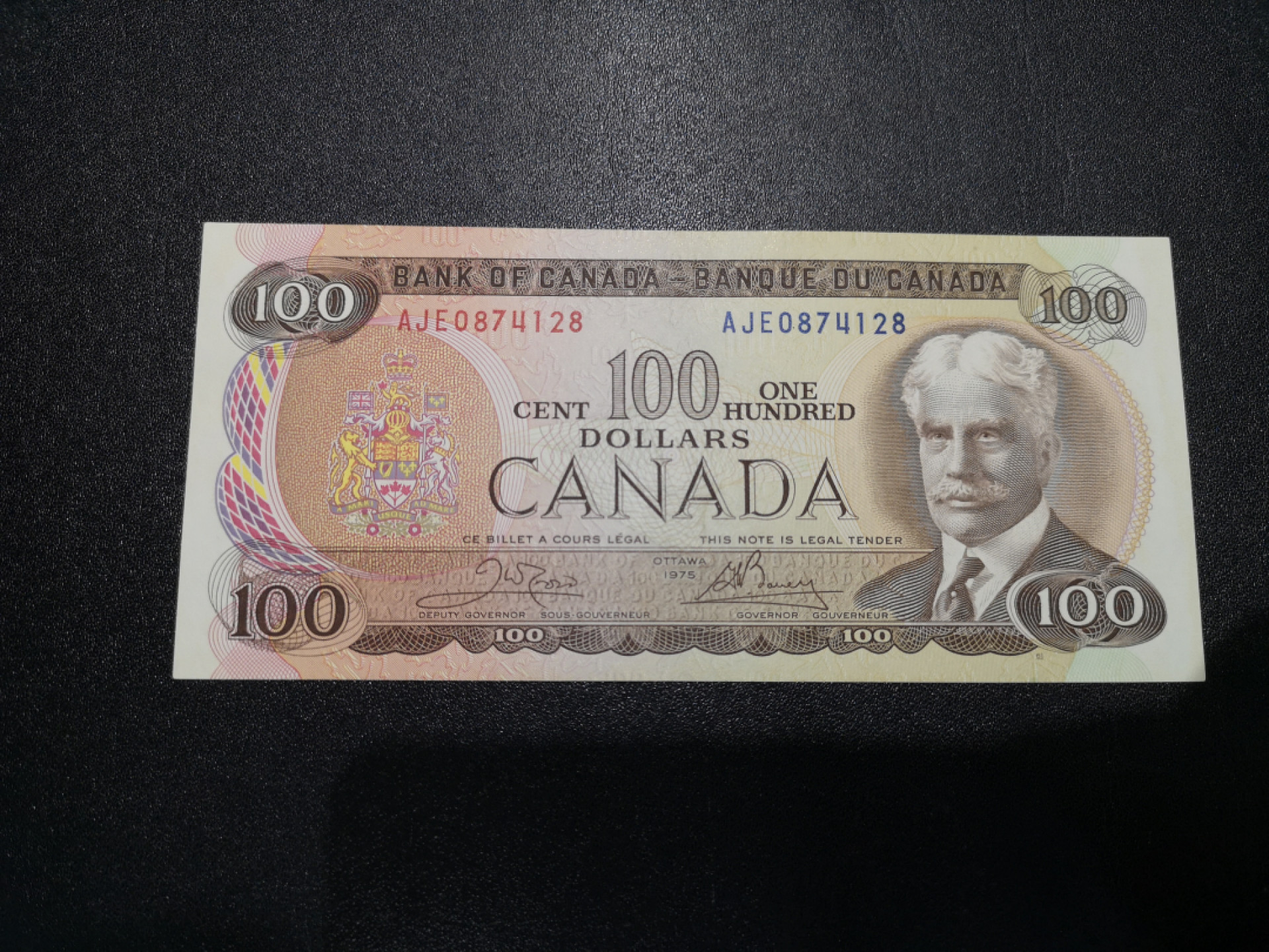 👍2022新年第一拍《外钞收藏家》第一百五十九期拍卖（本期59件） 1975年加拿大100元 全新 无折 一个小点的潮癍