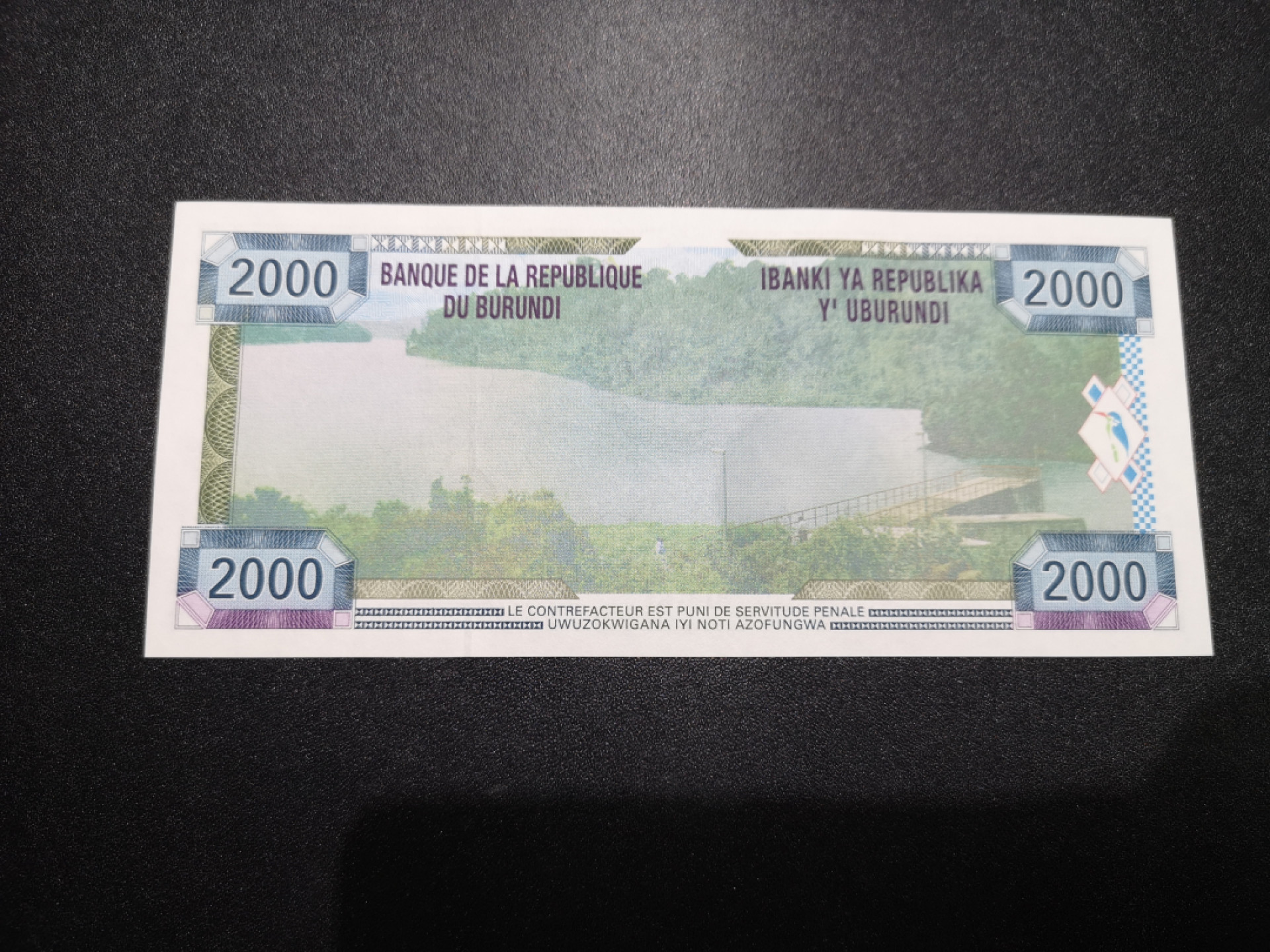 👍2022新年第一拍《外钞收藏家》第一百五十九期拍卖（本期59件） 尼日利亚100纪念钞2张、200面额5连+布隆迪2000 一起 全新UNC