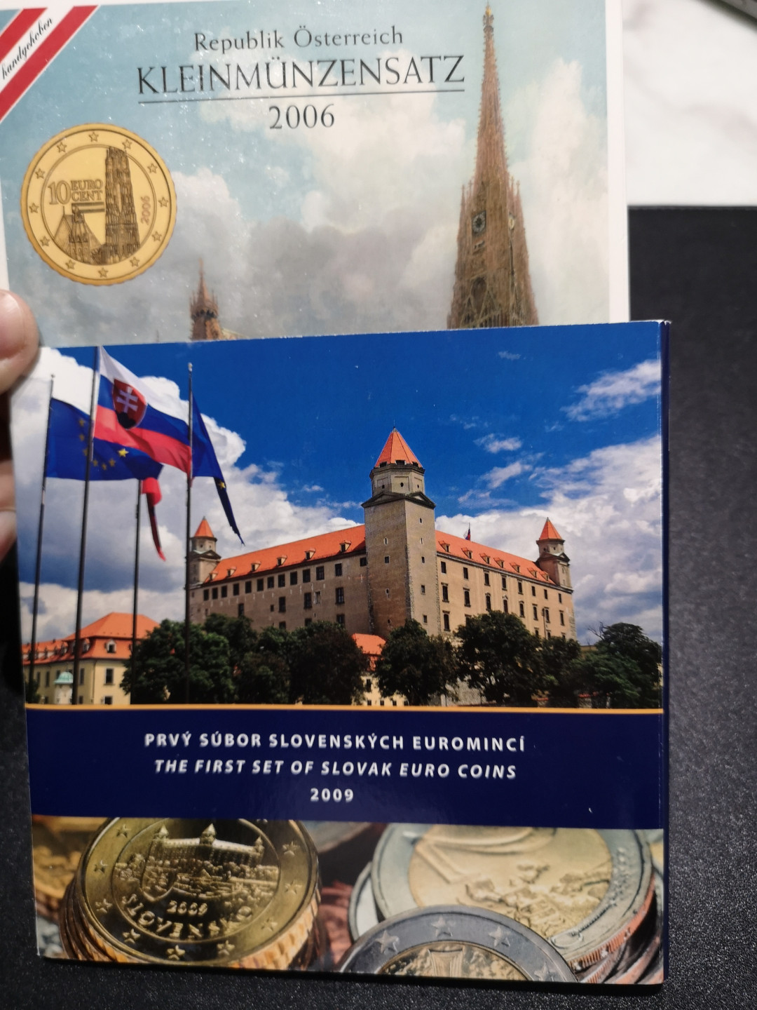 👍2022新年第一拍《外钞收藏家》第一百五十九期拍卖（本期59件） 2006年奥地利和2009斯洛伐克 硬币全套两套 官方包装套币