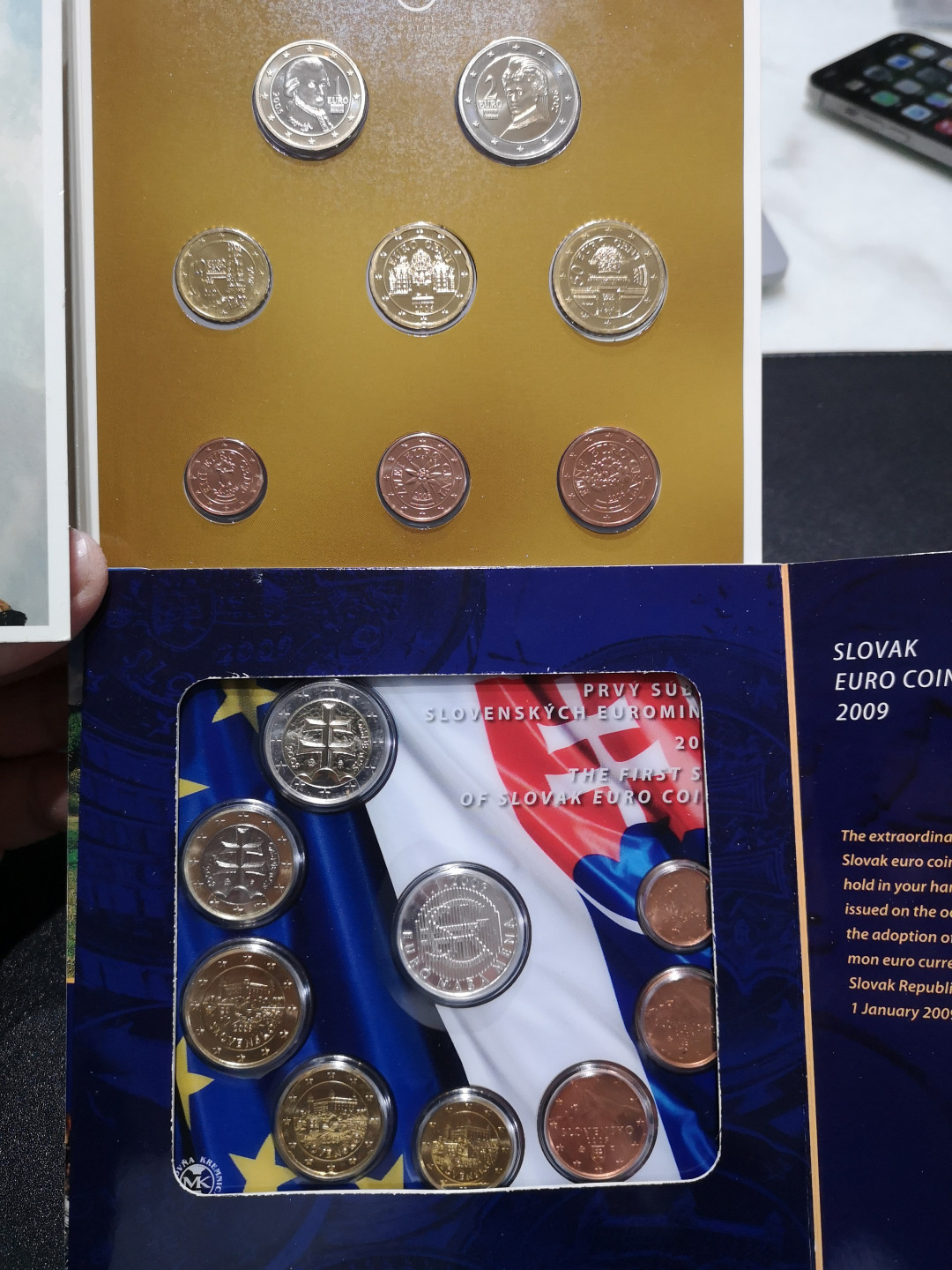 👍2022新年第一拍《外钞收藏家》第一百五十九期拍卖（本期59件） 2006年奥地利和2009斯洛伐克 硬币全套两套 官方包装套币