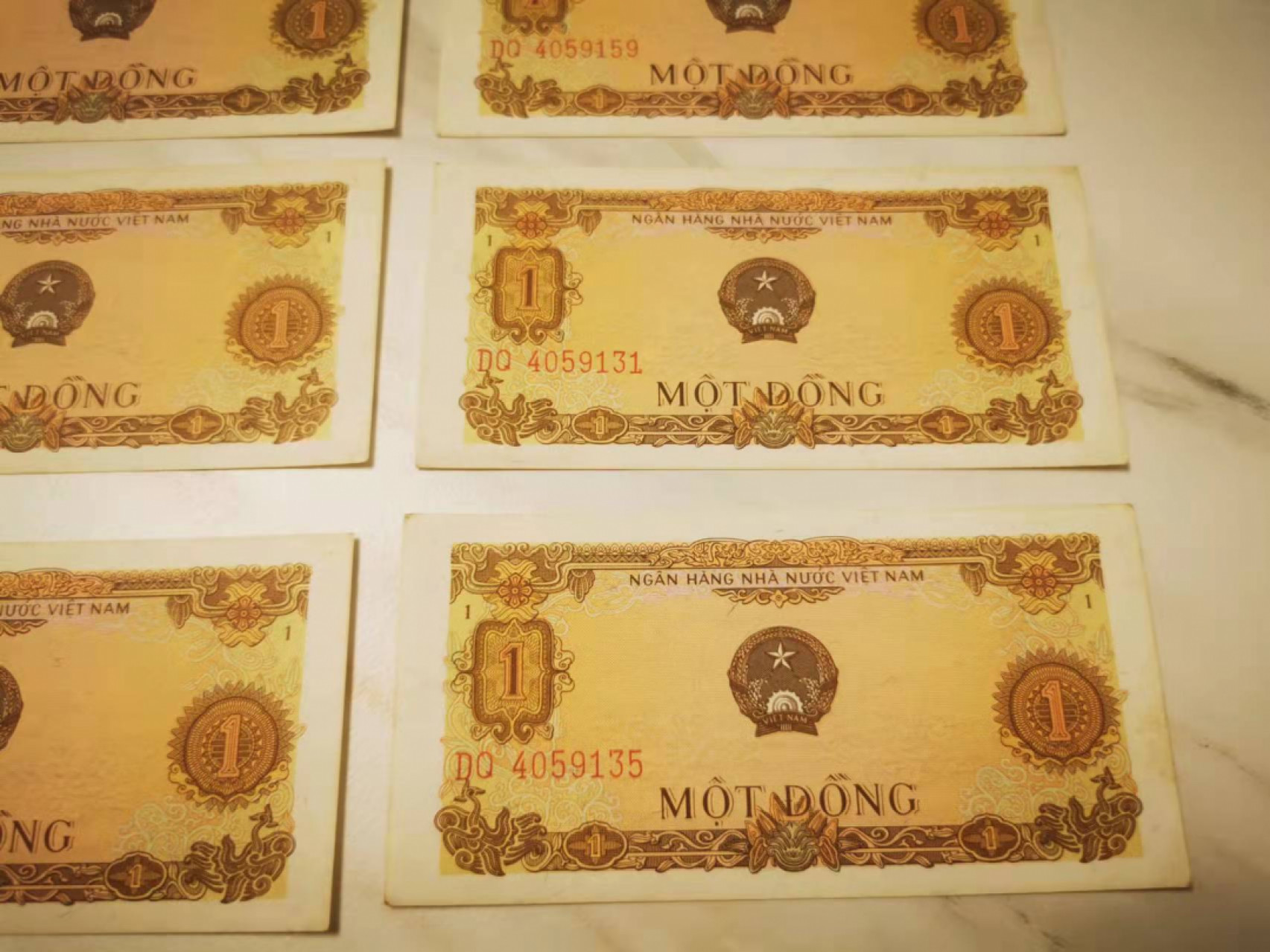 【鲸贝乐淘★叁拍包邮★新年快乐】千字文·第“释纷利俗，竝皆佳妙”号拍卖 【越南🇻🇳】1976年1盾6张，边脏，无折痕品相如图
