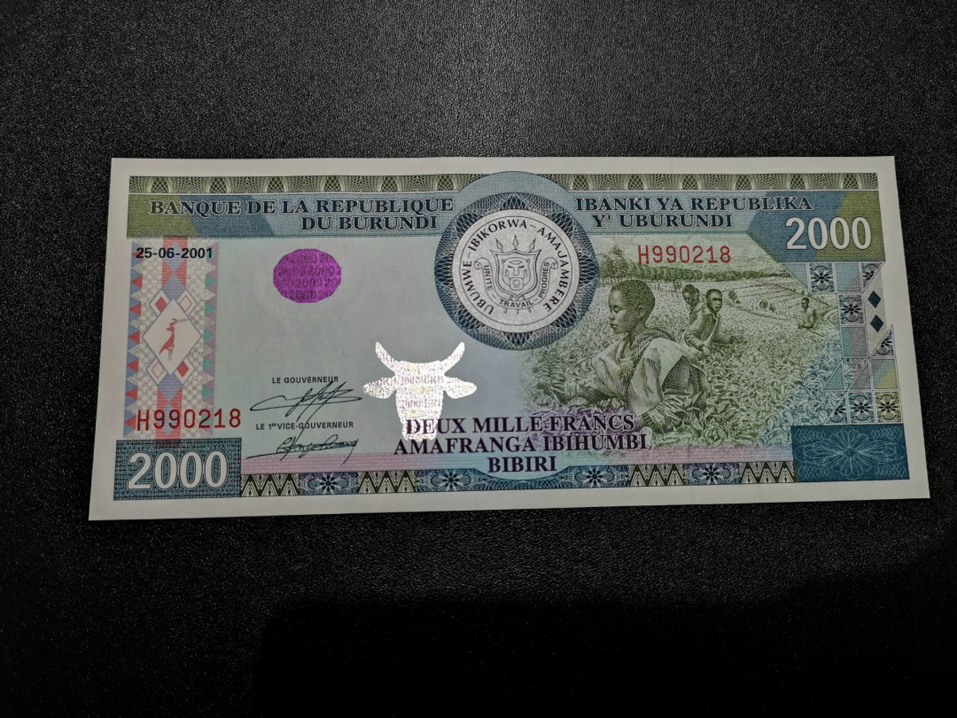 👍2022新年第一拍《外钞收藏家》第一百五十九期拍卖（本期59件） 尼日利亚100纪念钞2张、200面额5连+布隆迪2000 一起 全新UNC