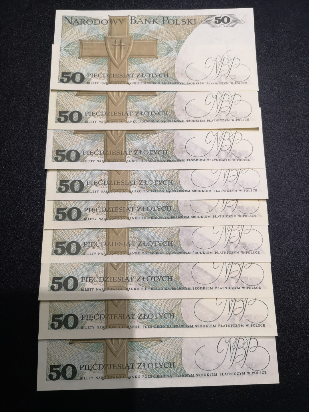 👍2022新年第一拍《外钞收藏家》第一百五十九期拍卖（本期59件） 1982年波兰50 九张一起 全新UNC