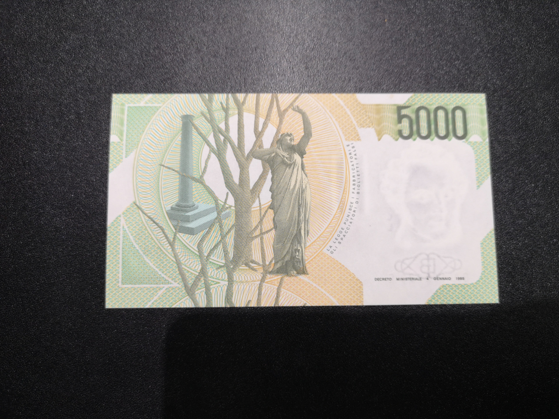 👍2022新年第一拍《外钞收藏家》第一百五十九期拍卖（本期59件） 1985年意大利5000 全新UNC 生日号