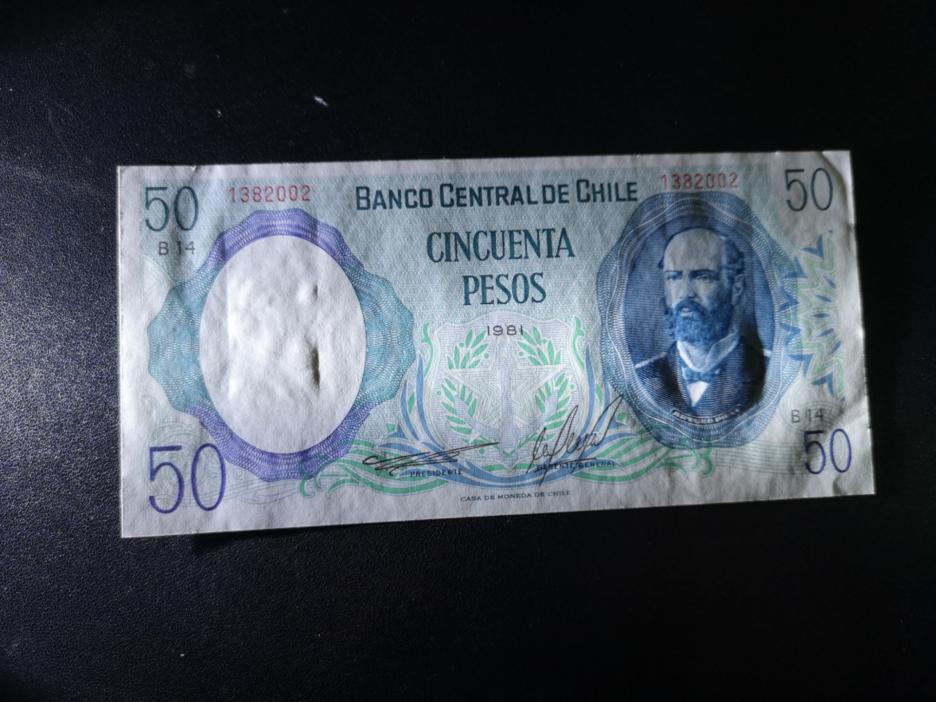 👍2022新年第一拍《外钞收藏家》第一百五十九期拍卖（本期59件） 加拿大风景版1元 纪念钞 AU一个角软折了 加智利50比索近全新 也是册子币边角有瑕疵 