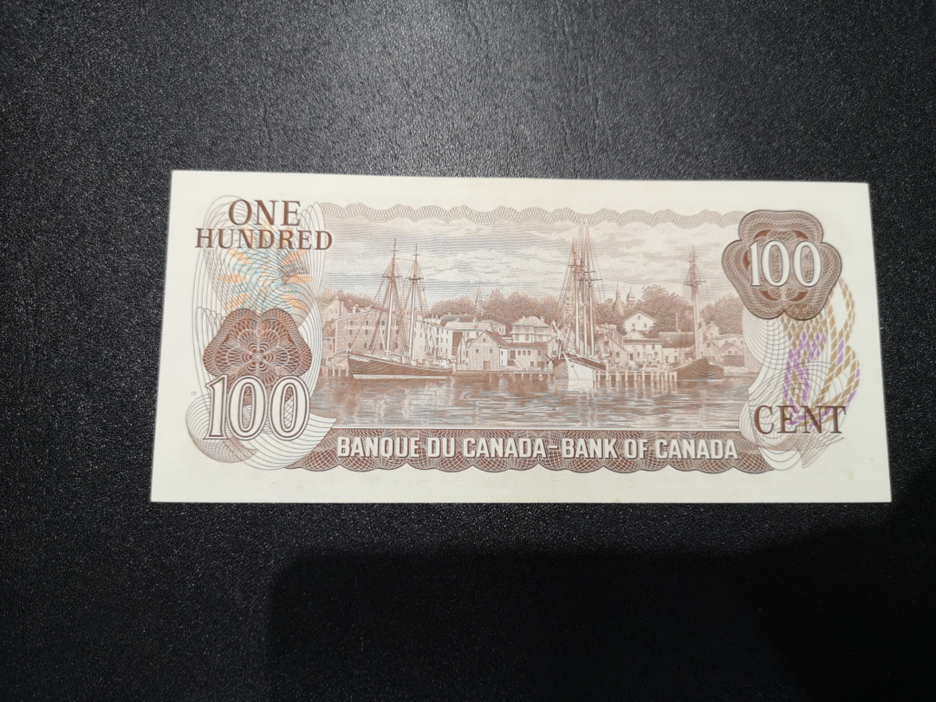👍2022新年第一拍《外钞收藏家》第一百五十九期拍卖（本期59件） 1975年加拿大100元 全新 无折 一个小点的潮癍