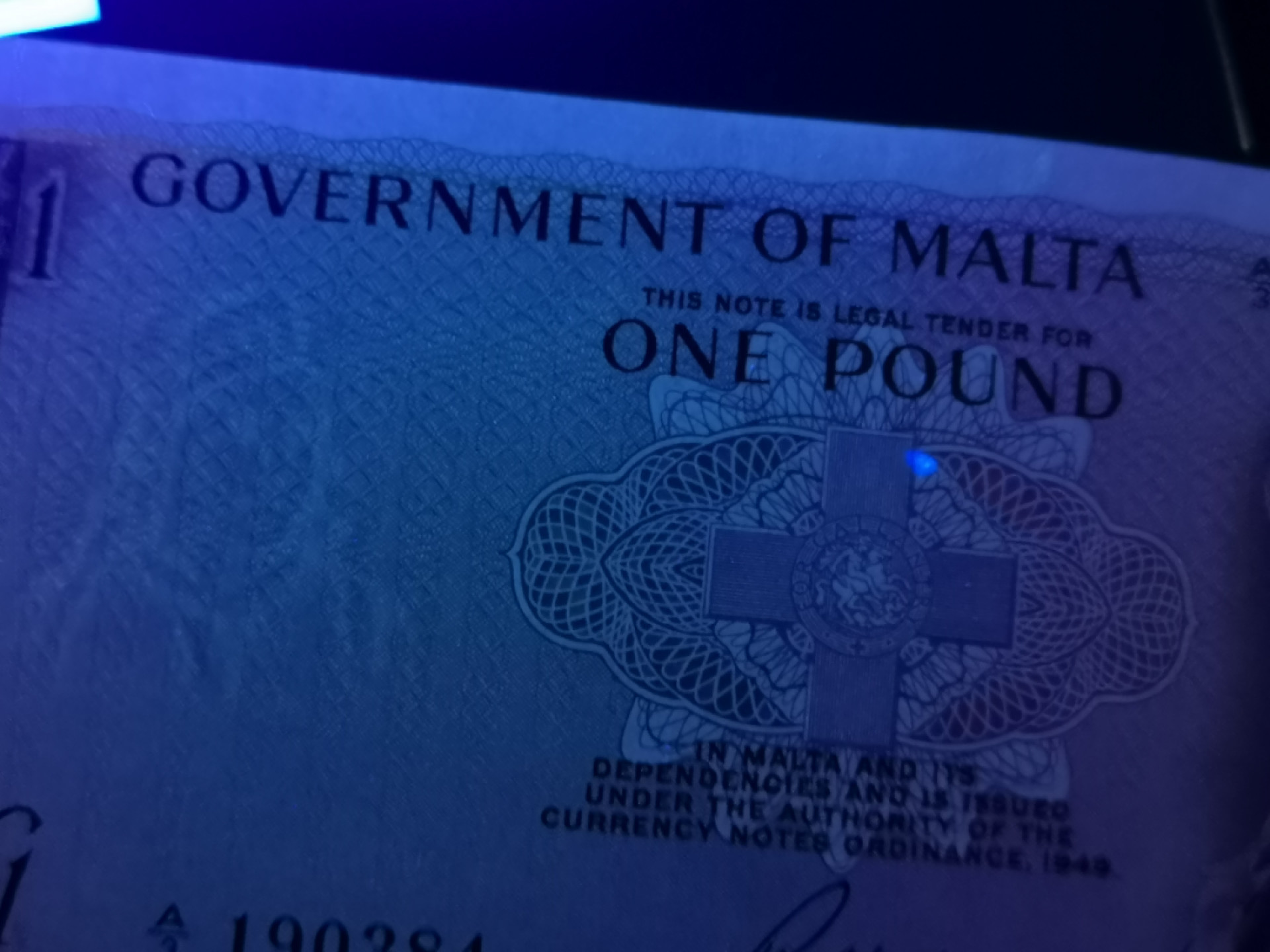 👍2022新年第一拍《外钞收藏家》第一百五十九期拍卖（本期59件） 1949年马耳他1镑 有暗折 AU品相 有星星点潮 不严格检查整体近乎全新