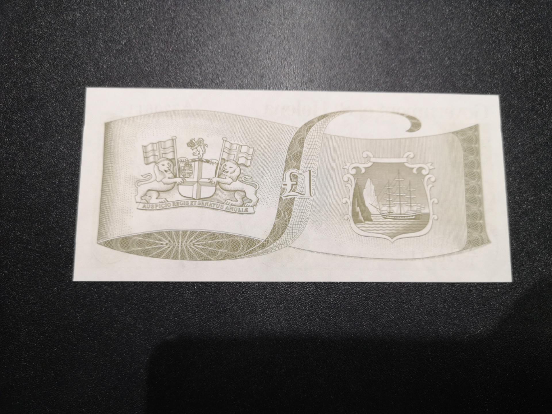 👍2022新年第一拍《外钞收藏家》第一百五十九期拍卖（本期59件） 圣赫勒拿岛1镑 全新 册子里拿出来的 边角有瑕疵 如果图片看不清请提前联系我