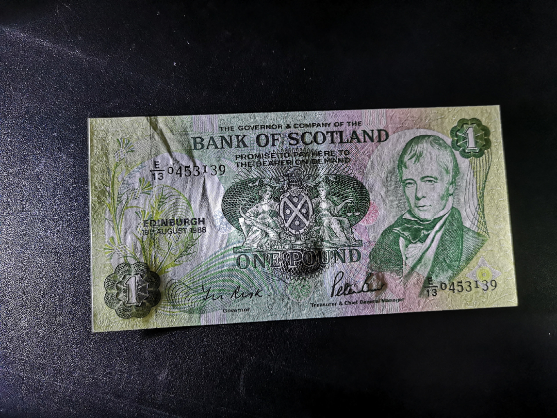 👍2022新年第一拍《外钞收藏家》第一百五十九期拍卖（本期59件） 1988年苏格兰1镑 全新 不绝 测光如图