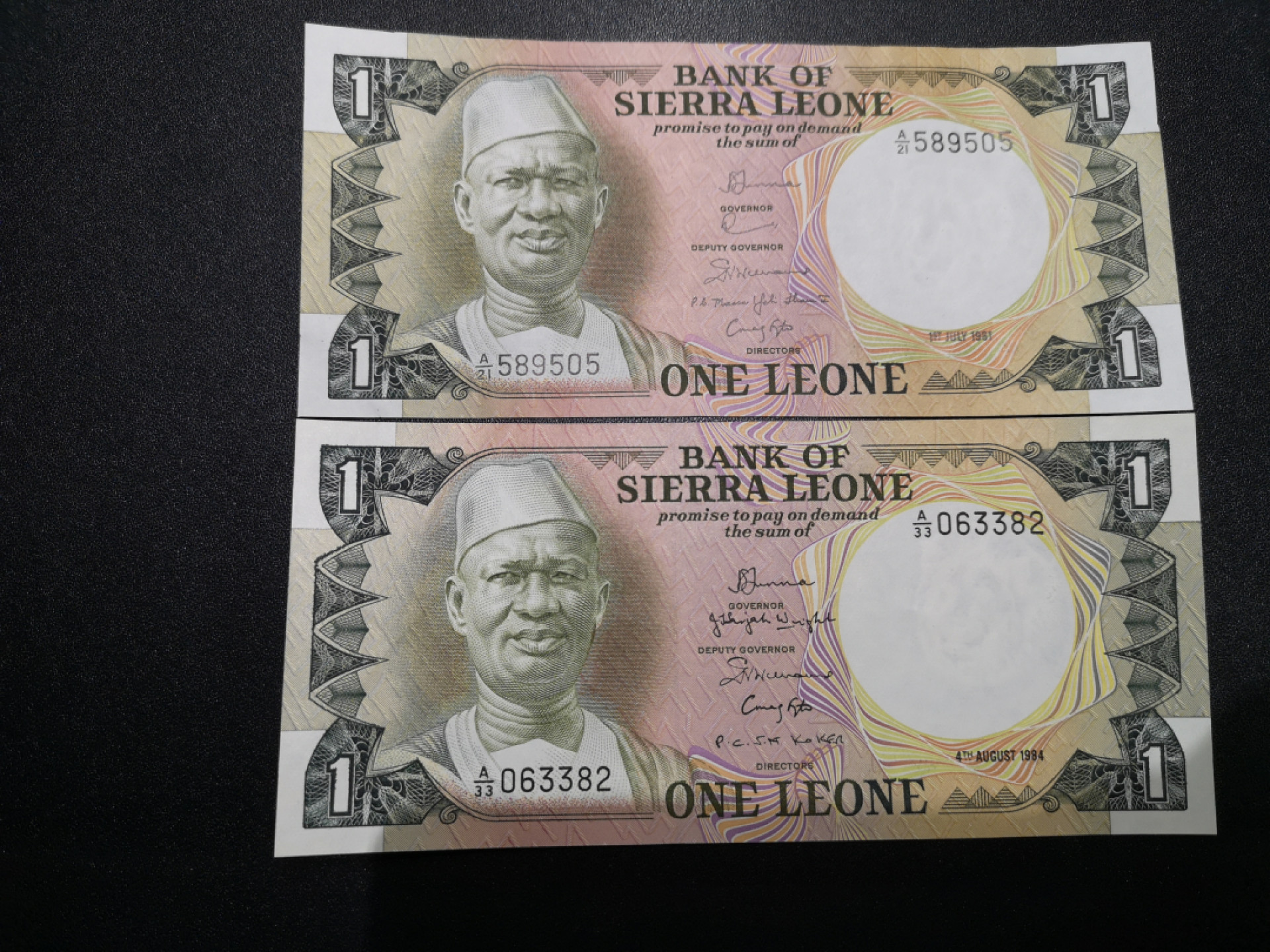 👍2022新年第一拍《外钞收藏家》第一百五十九期拍卖（本期59件） 塞拉利昂1 两张一起 全新UNC