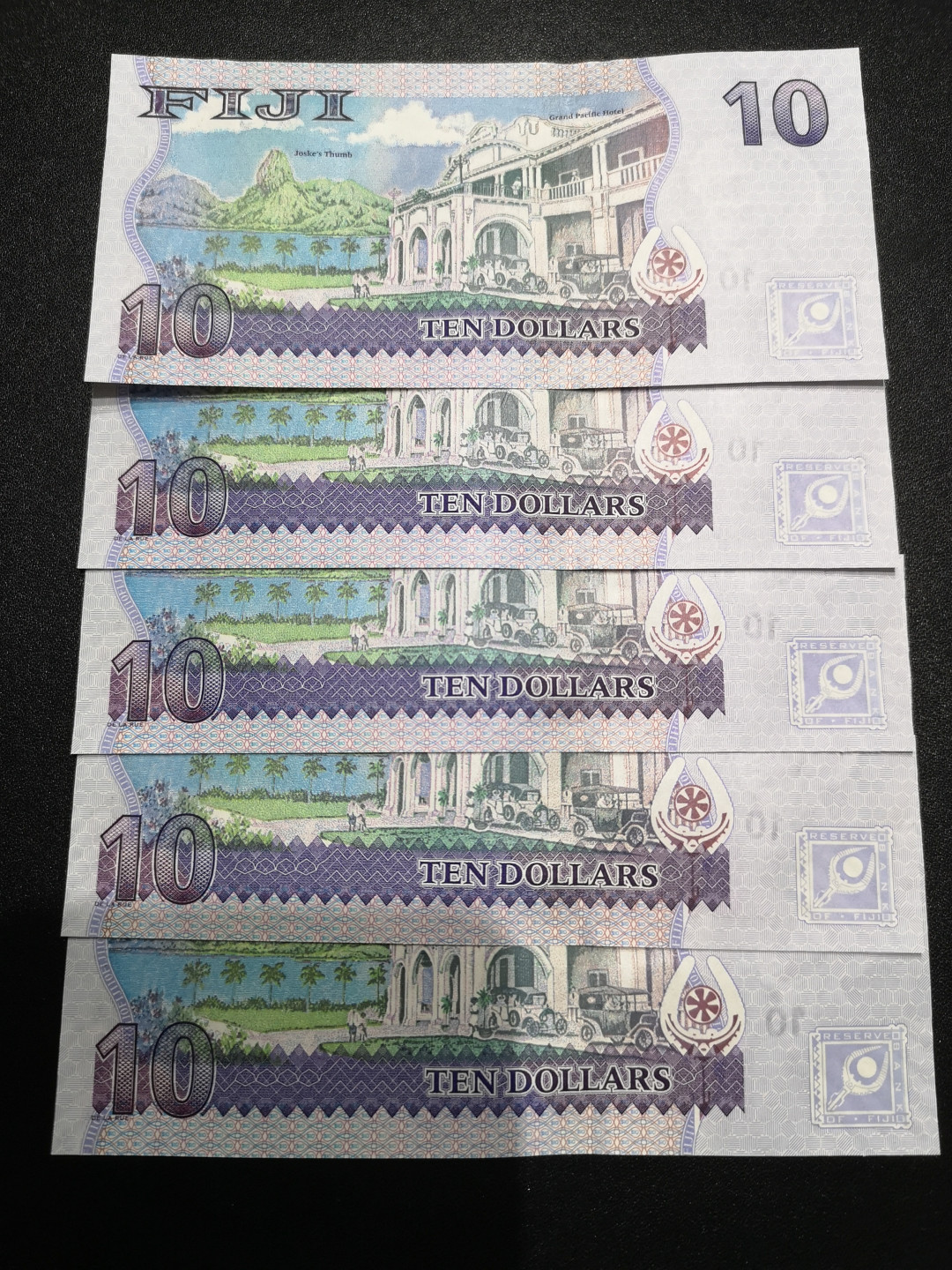 👍2022新年第一拍《外钞收藏家》第一百五十九期拍卖（本期59件） 斐济女王10刀 百位号5连号 全新UNC