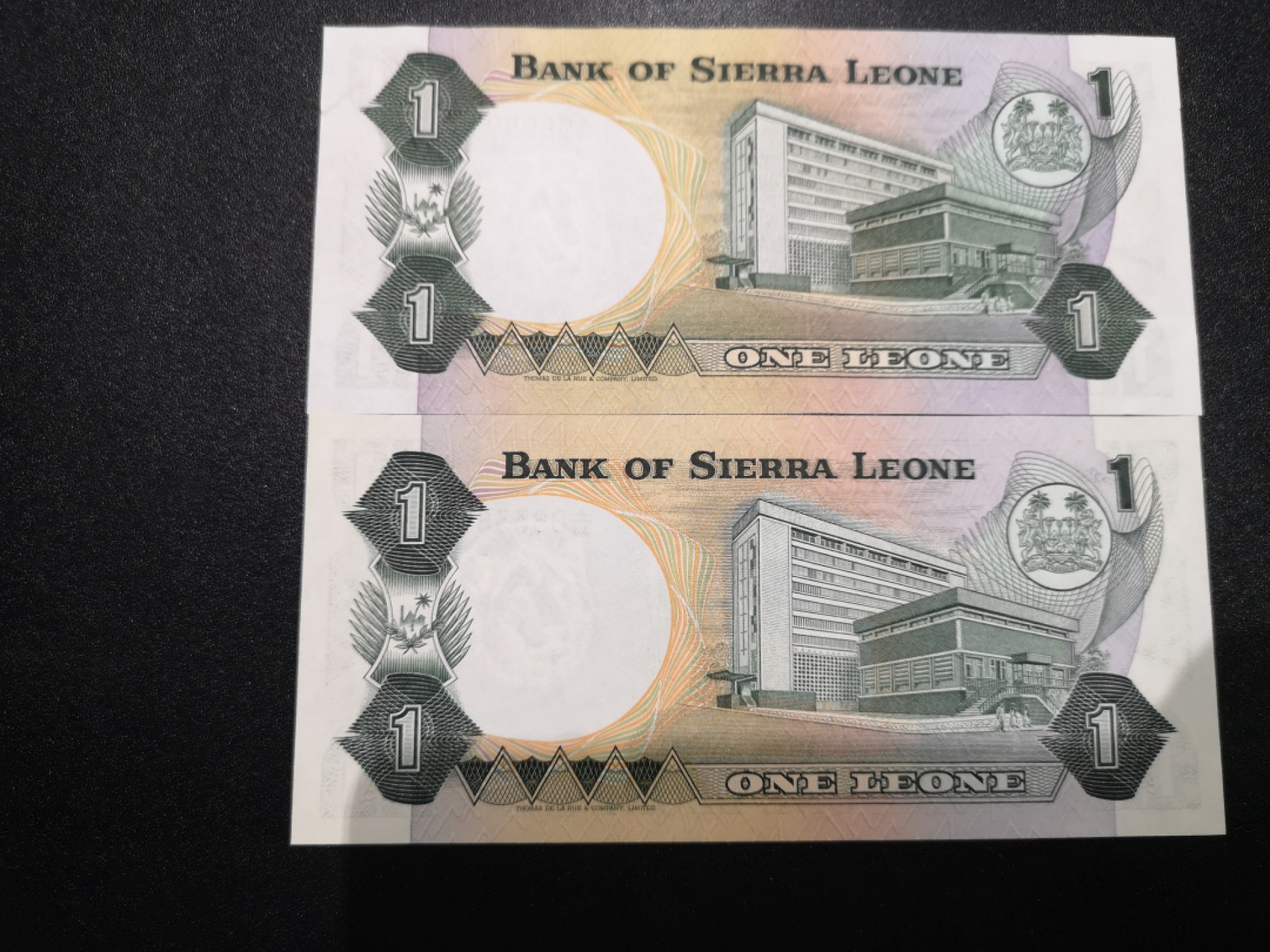 👍2022新年第一拍《外钞收藏家》第一百五十九期拍卖（本期59件） 塞拉利昂1 两张一起 全新UNC