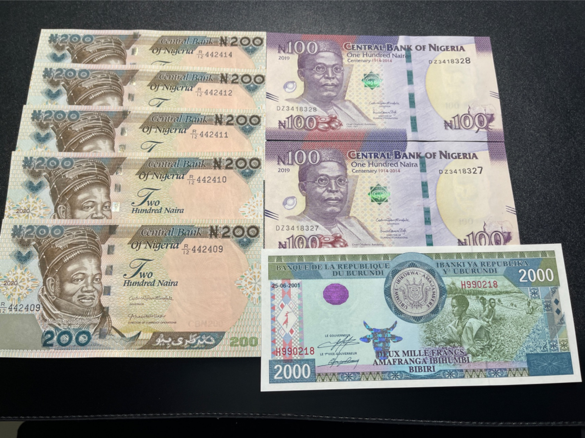 👍2022新年第一拍《外钞收藏家》第一百五十九期拍卖（本期59件） 尼日利亚100纪念钞2张、200面额5连+布隆迪2000 一起 全新UNC