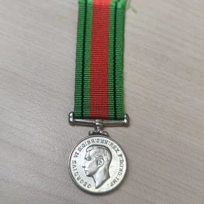 交易所2022年元旦拍卖 - 英国二战防御奖章迷你章