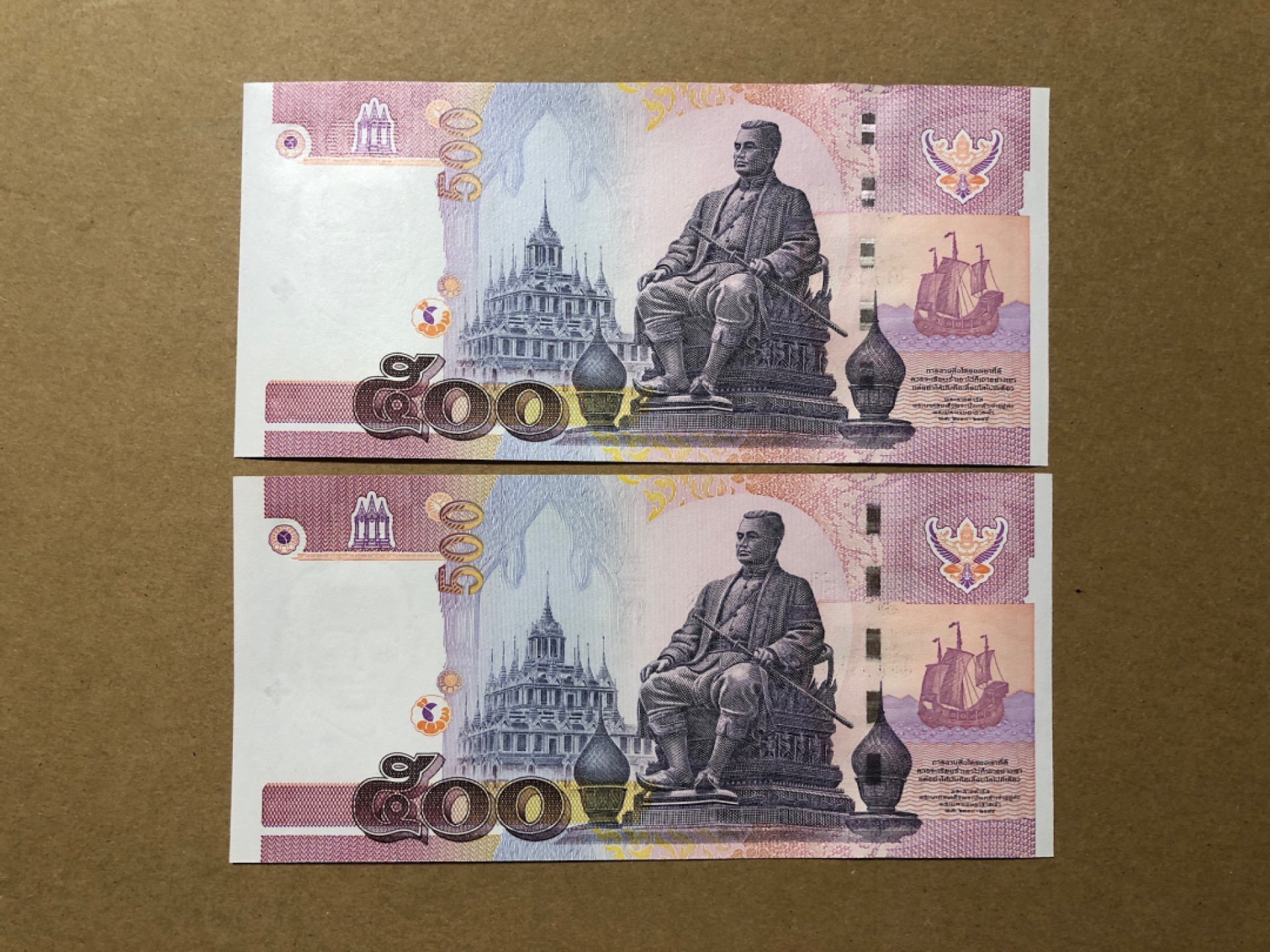 《张总收藏》46期——新评靓钞(拍品持续增加中) 泰国500泰铢2张 UNC 2001年版 无47