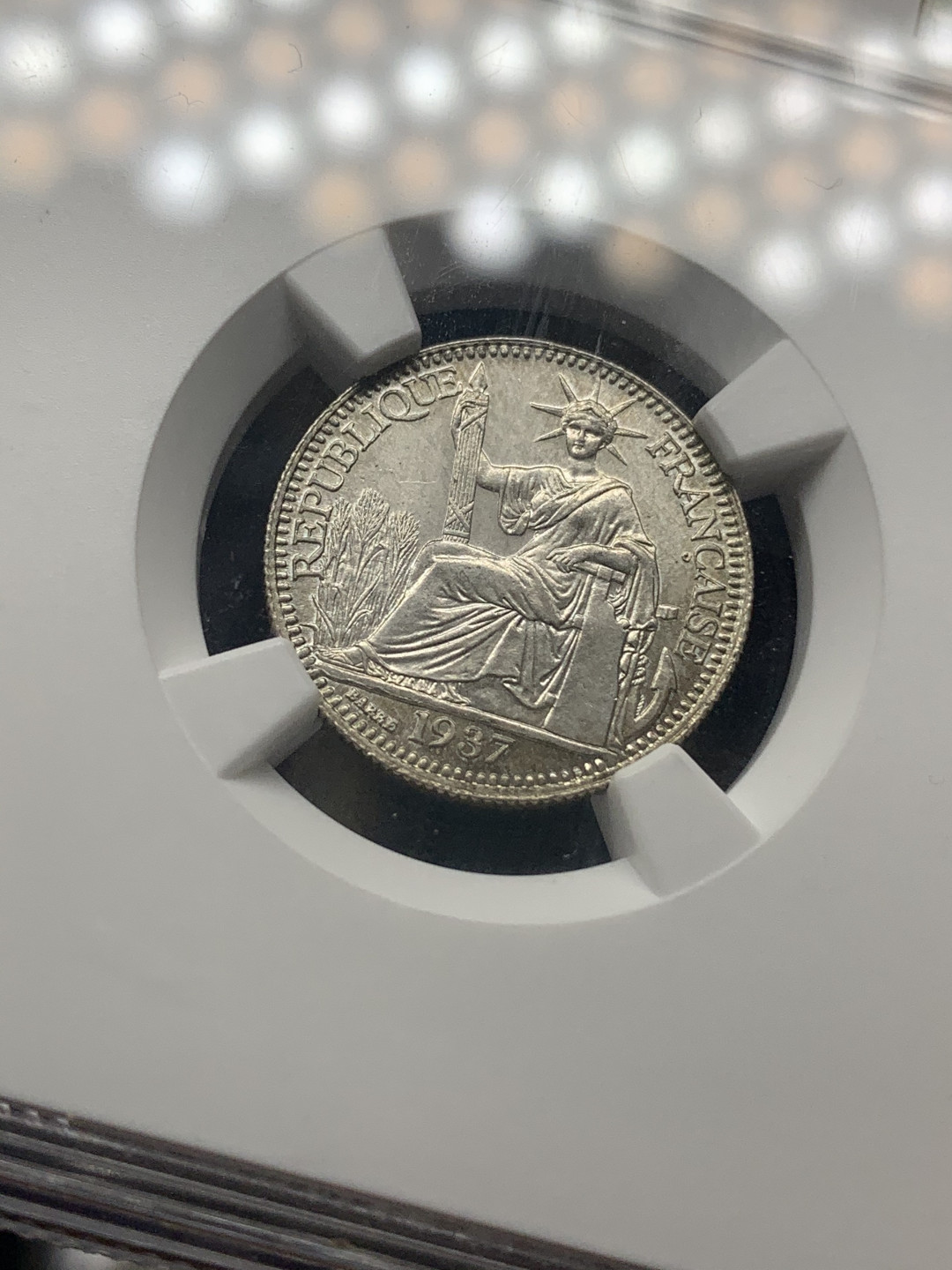 《竞宝斋》钱币微拍-第26场 元旦特刊（全场顺丰包邮） NGC-MS64 法属印度支那1937年10分坐洋小银币  原光底板