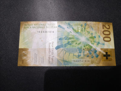 🌟2022新年第二拍《外钞收藏家》第一百六十期拍卖（本期81件） - 2016年瑞士手版200法郎 无47 全新 有一道非贯穿压痕如图