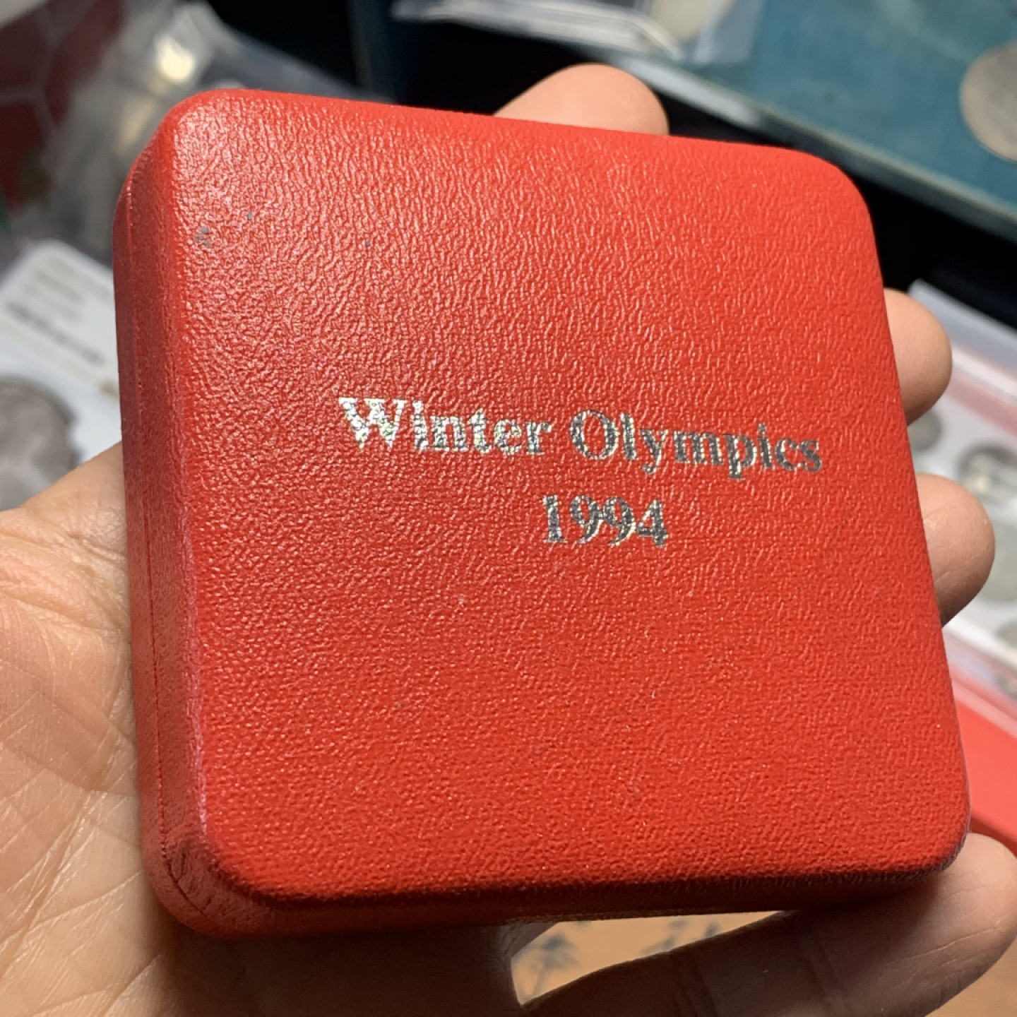 《竞宝斋》钱币微拍-第26场 元旦特刊（全场顺丰包邮） 原红盒证书 新西兰 1994年 冬奥会滑雪 5元 精制银币 31.47克 92.5%银