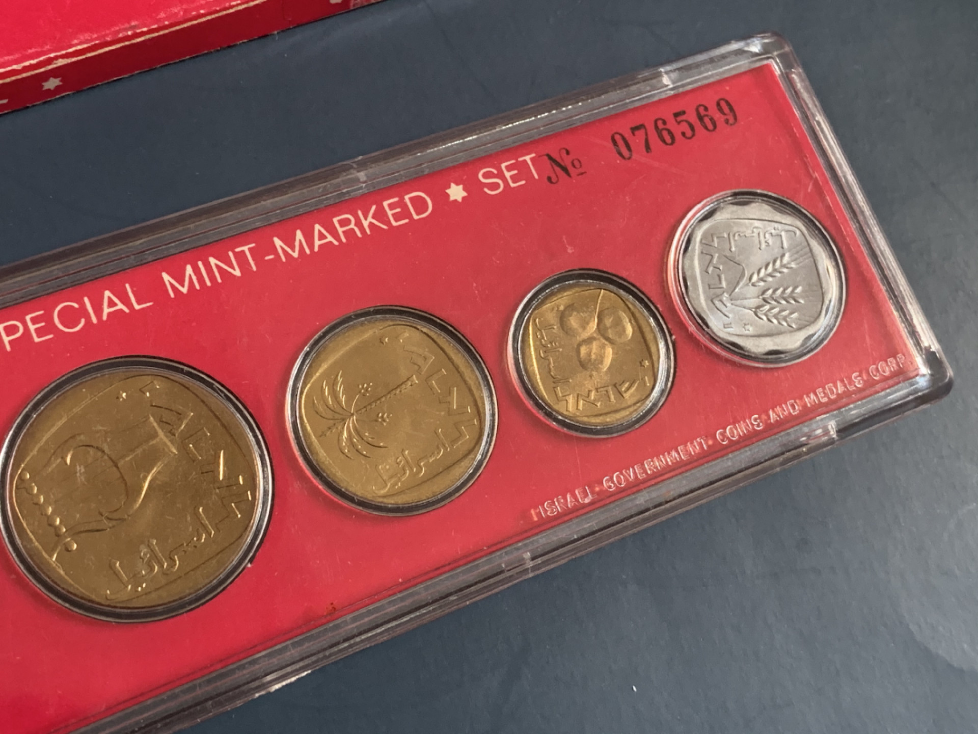 《竞宝斋》钱币微拍-第26场 元旦特刊（全场顺丰包邮） 以色列红壳封装 1971年 6枚 六角星版 原装套币