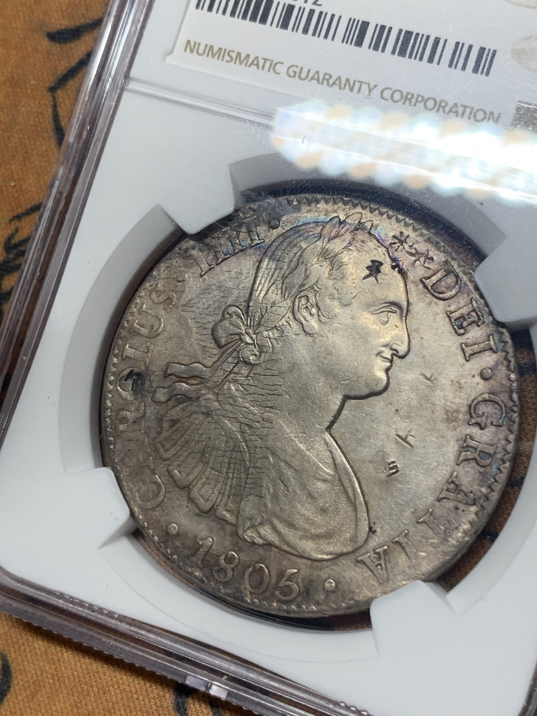 《竞宝斋》钱币微拍-第26场 元旦特刊（全场顺丰包邮） NGC 评级 1805 年 墨西哥 卡四 双柱 8R 大银币 味道不错，有戳，品见图