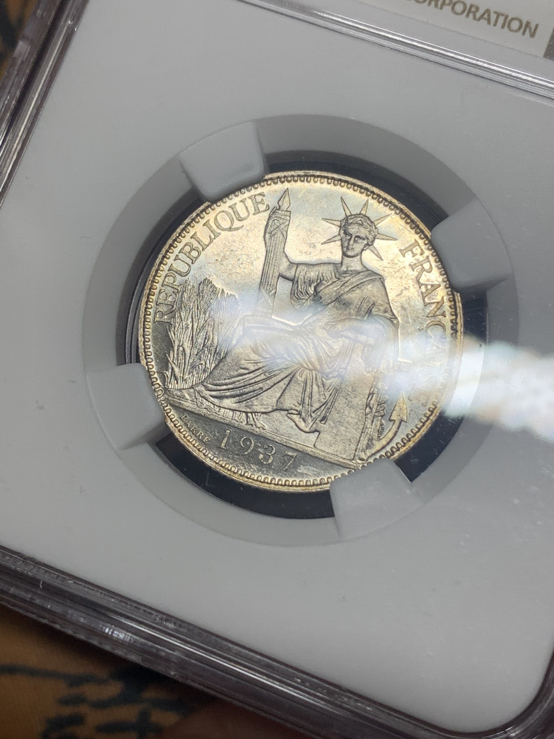 《竞宝斋》钱币微拍-第26场 元旦特刊（全场顺丰包邮） NGC-MS61 1937年法属印支坐洋20分 镜面底板