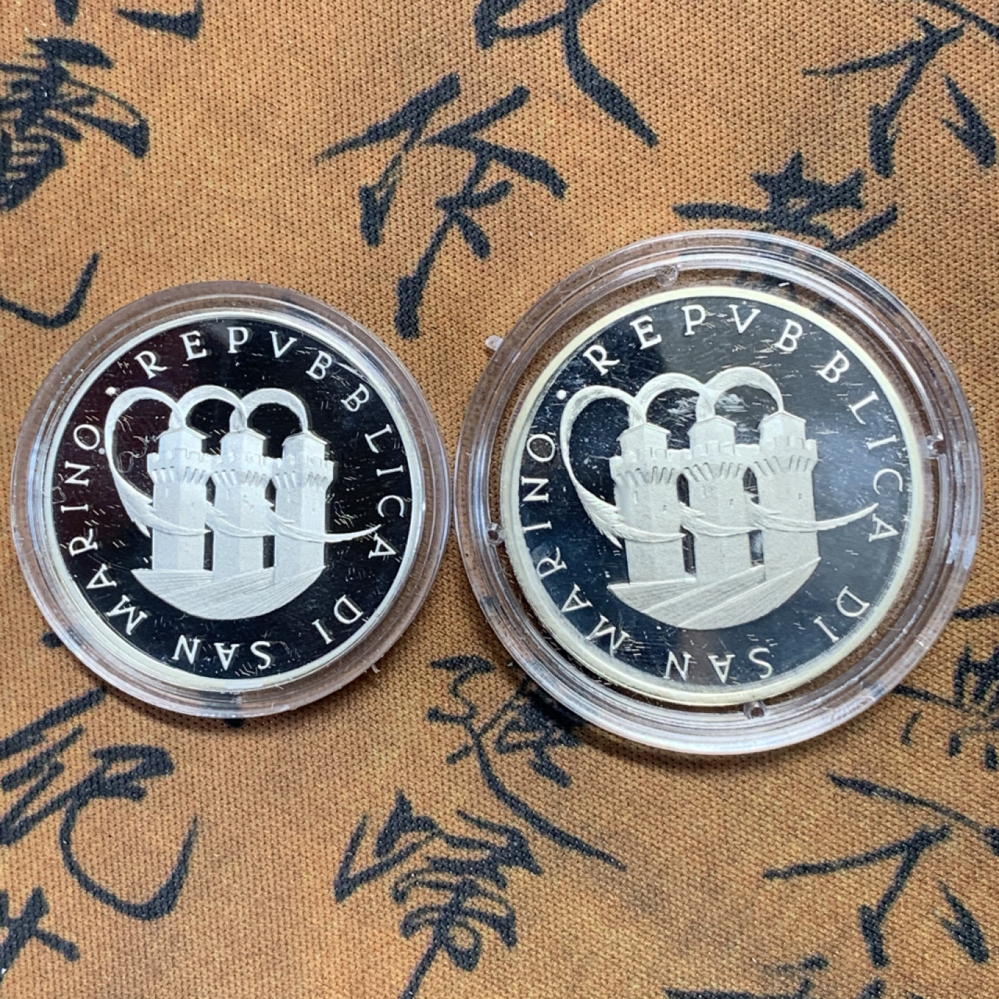 《竞宝斋》钱币微拍-第26场 元旦特刊（全场顺丰包邮） 原盒证书 圣马力诺 1989年 F1方程式赛车大奖赛纪念 500/1000里拉 精制PROOF银币一对 稀少