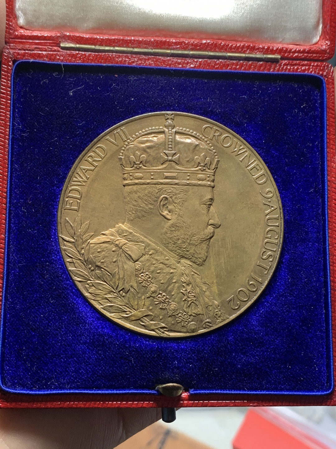 《竞宝斋》钱币微拍-第26场 元旦特刊（全场顺丰包邮） 原盒 英国1902年 爱德华七世 大铜章 直径56mm 无磕无洗 一流的状态