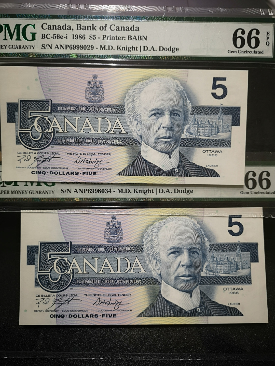 🌟2022新年第二拍《外钞收藏家》第一百六十期拍卖（本期81件） 1986年加拿大5加元 两张 PMG66