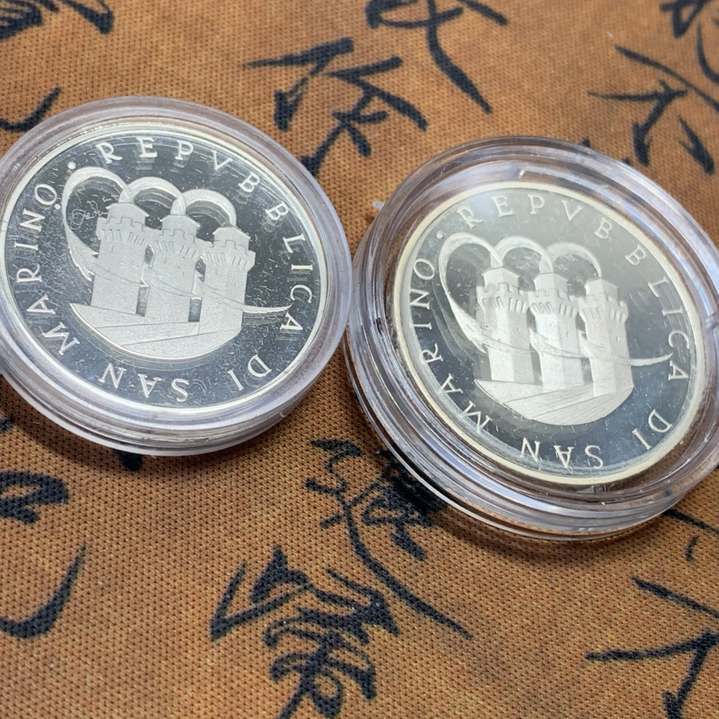 《竞宝斋》钱币微拍-第26场 元旦特刊（全场顺丰包邮） 原盒证书 圣马力诺 1989年 F1方程式赛车大奖赛纪念 500/1000里拉 精制PROOF银币一对 稀少