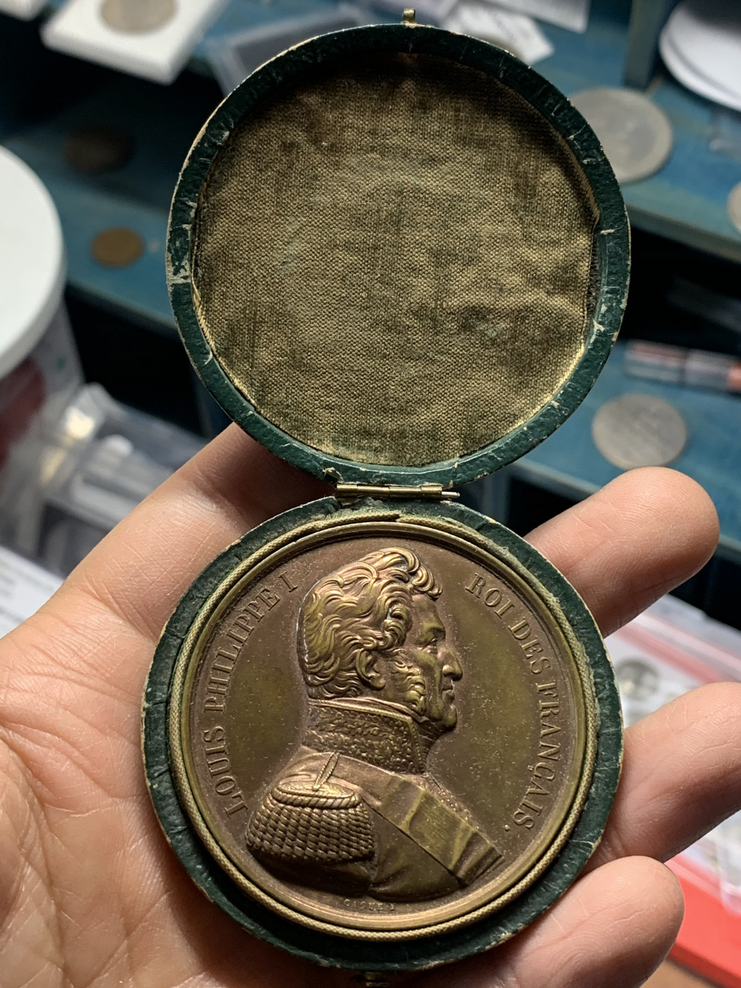 《竞宝斋》钱币微拍-第26场 元旦特刊（全场顺丰包邮） 法国 1840年 菲利普一世像 背面是拿破仑遗嘱 高浮雕大铜章 52MM 带盒子