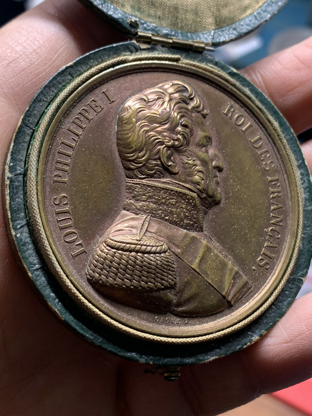 《竞宝斋》钱币微拍-第26场 元旦特刊（全场顺丰包邮） 法国 1840年 菲利普一世像 背面是拿破仑遗嘱 高浮雕大铜章 52MM 带盒子