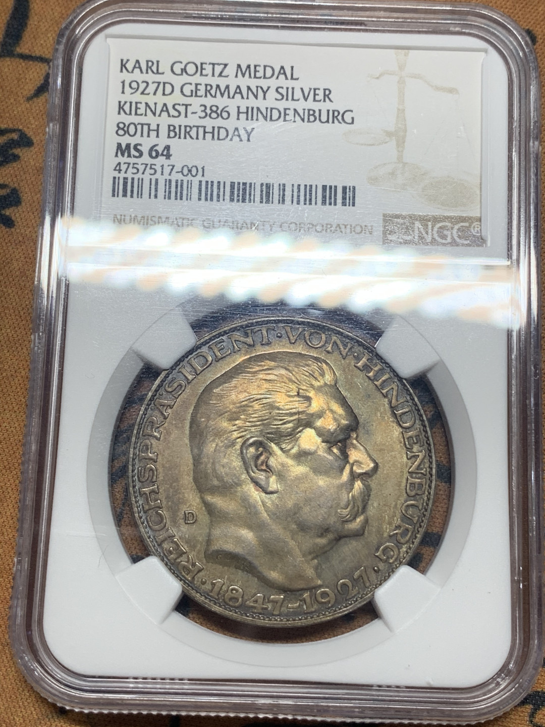 《竞宝斋》钱币微拍-第26场 元旦特刊（全场顺丰包邮） NGC MS64 1927年德国卡尔歌茨兴登堡80大寿银章 双面炫金彩浓郁包浆 实物状态极佳 背面元素丰富设计的非常好看