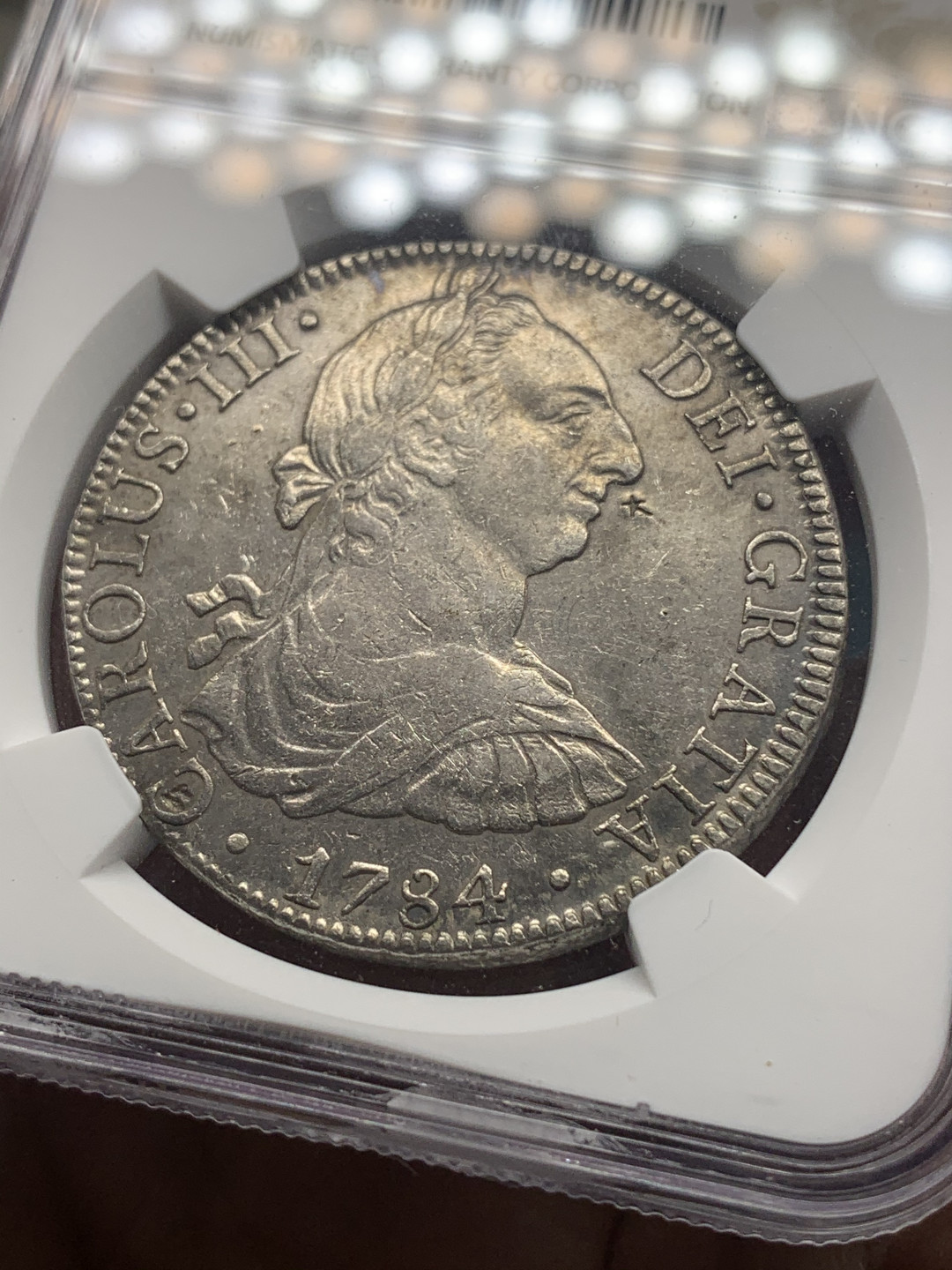 《竞宝斋》钱币微拍-第26场 元旦特刊（全场顺丰包邮） NGC 评级 1784 年 墨西哥 卡四 双柱 8R 大银币 味道不错，有戳，品见图