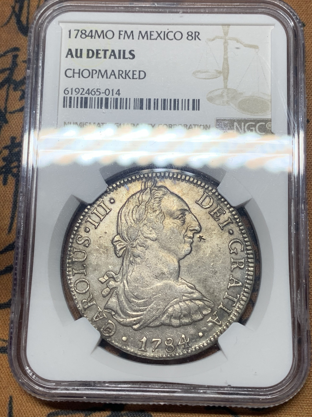 《竞宝斋》钱币微拍-第26场 元旦特刊（全场顺丰包邮） NGC 评级 1784 年 墨西哥 卡四 双柱 8R 大银币 味道不错，有戳，品见图