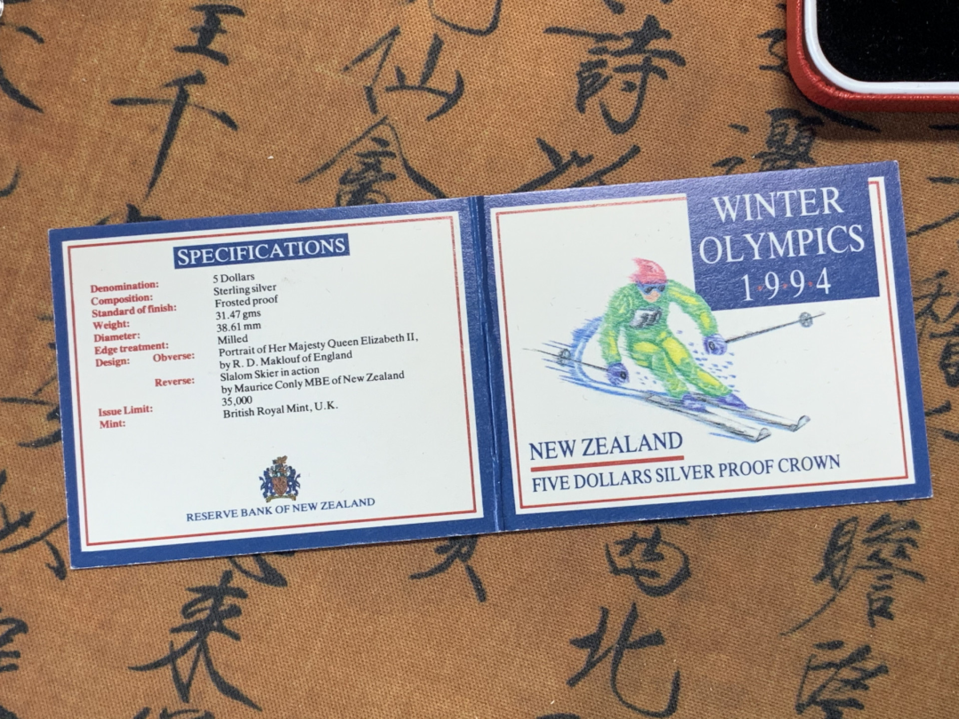 《竞宝斋》钱币微拍-第26场 元旦特刊（全场顺丰包邮） 原红盒证书 新西兰 1994年 冬奥会滑雪 5元 精制银币 31.47克 92.5%银