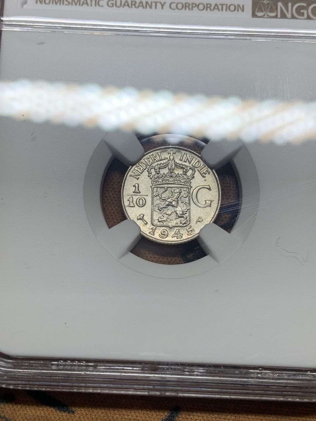 《竞宝斋》钱币微拍-第26场 元旦特刊（全场顺丰包邮） NGC-MS65 荷属东印度 1945-P年 1/10盾 原光顶级品相