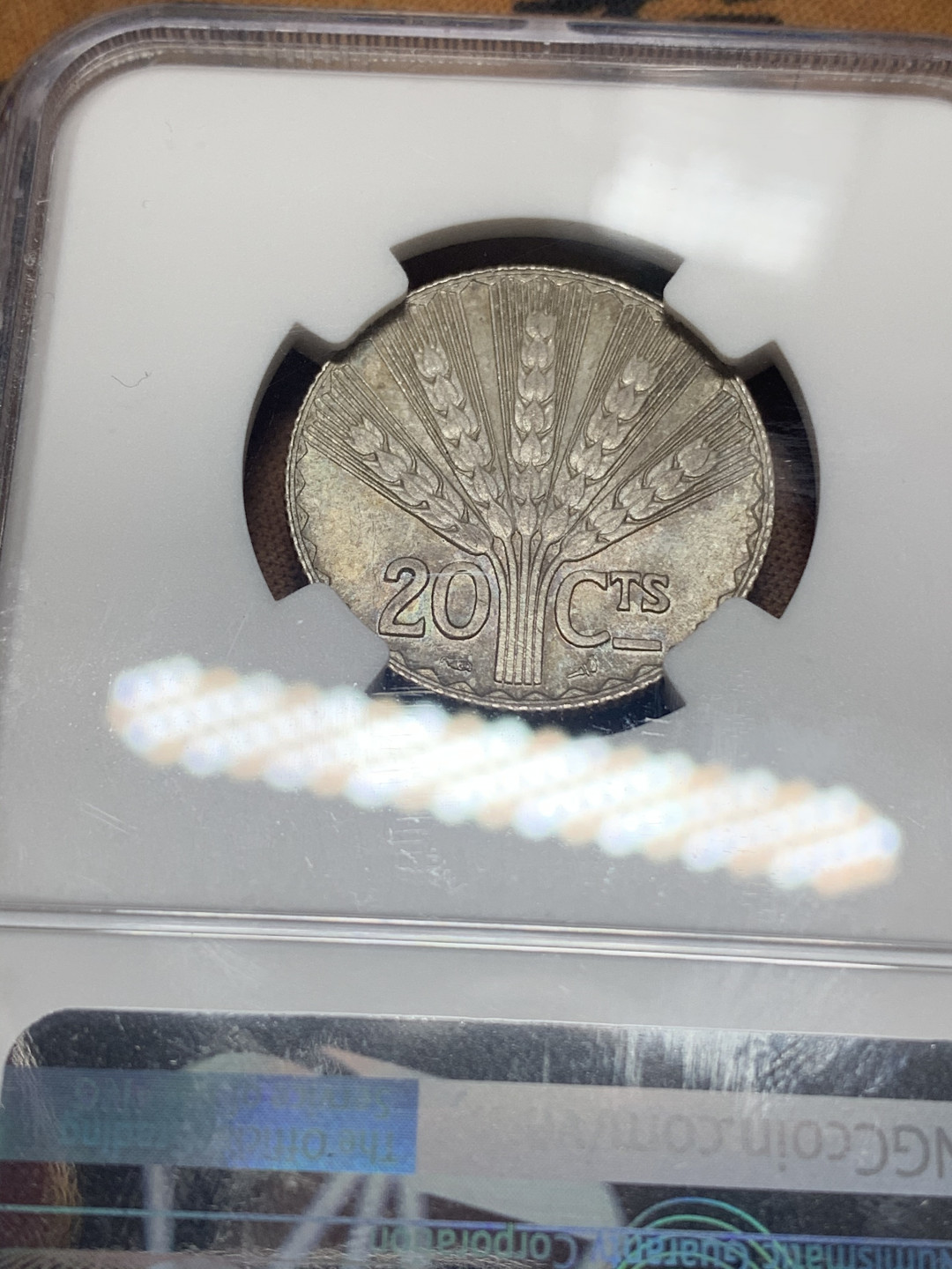 《竞宝斋》钱币微拍-第26场 元旦特刊（全场顺丰包邮） NGC-MS63 乌拉圭 1930年 建国百年纪念 坐人 20分 银币 原光带金彩 少见